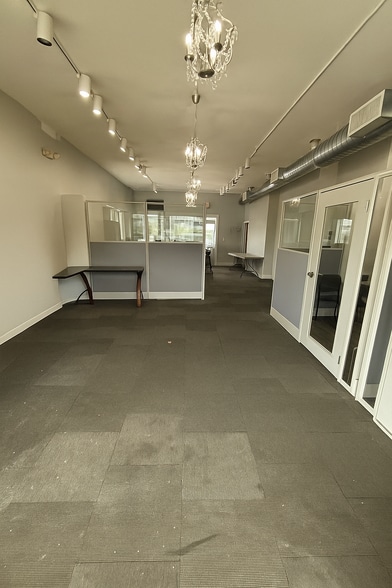 More Photos Of 90 Broadhollow Rd, Melville Freestanding For Lease