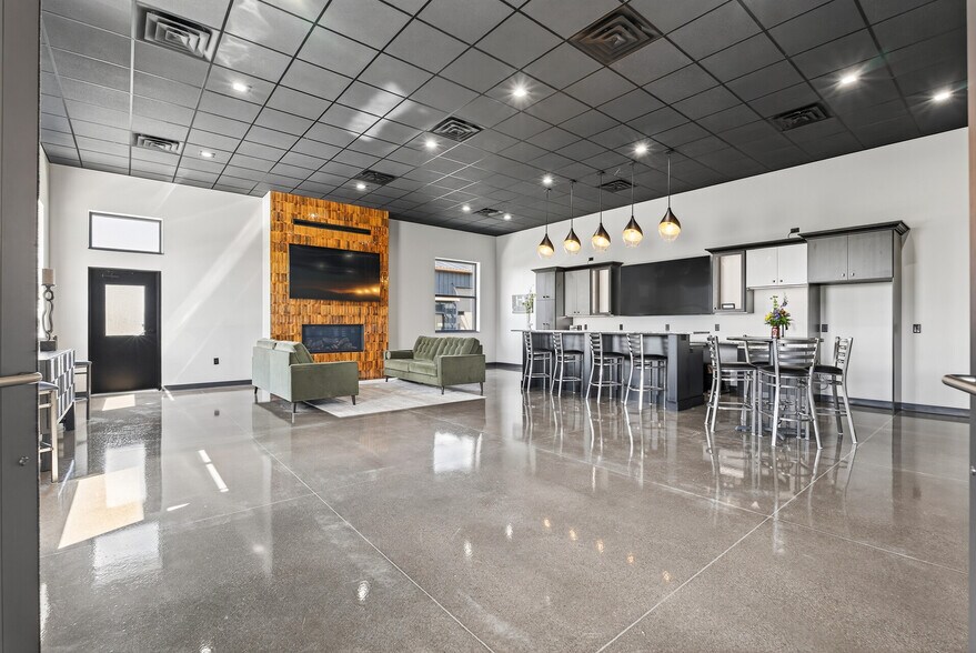 More Photos Of 7040 Kaeding Ln NE, Albertville Industrial For Sale