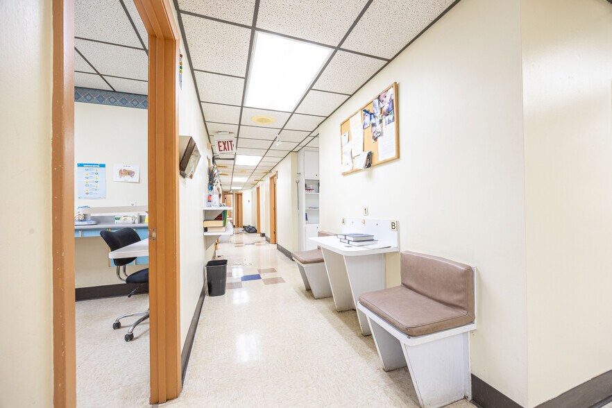 More Photos Of 1226 SW Main Blvd, Lake City Medical For Sale