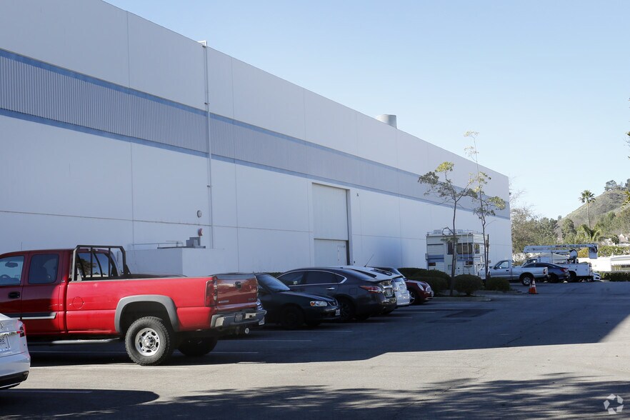More Photos Of 2255 Union Pl, Simi Valley Distribution For Lease