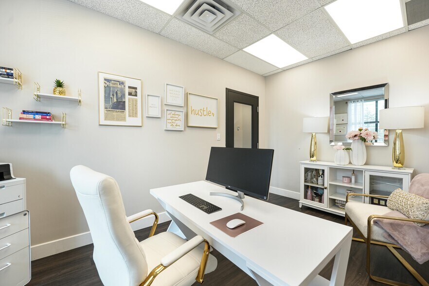 More Photos Of 2155 Dunwin Dr, Mississauga Office Residential For Sale