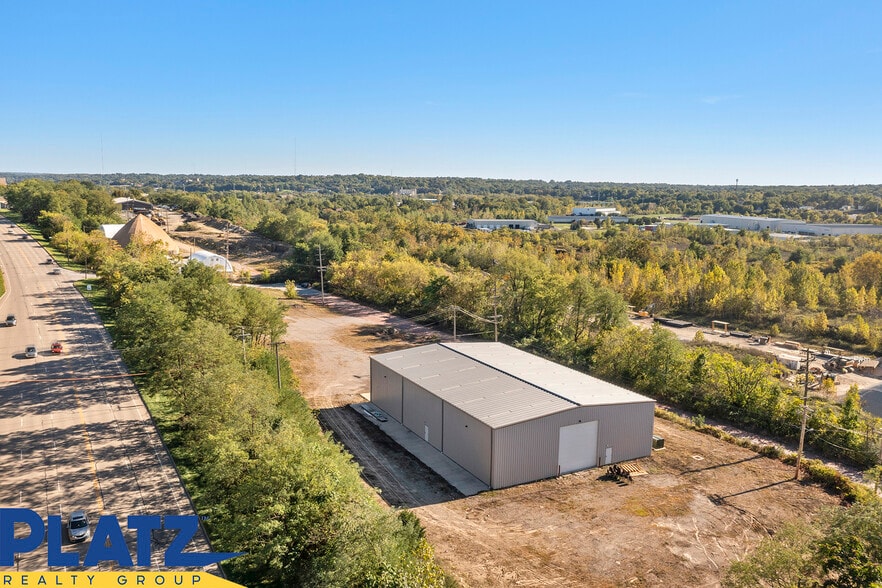More Photos Of 2430 Funston St, Youngstown Warehouse For Lease