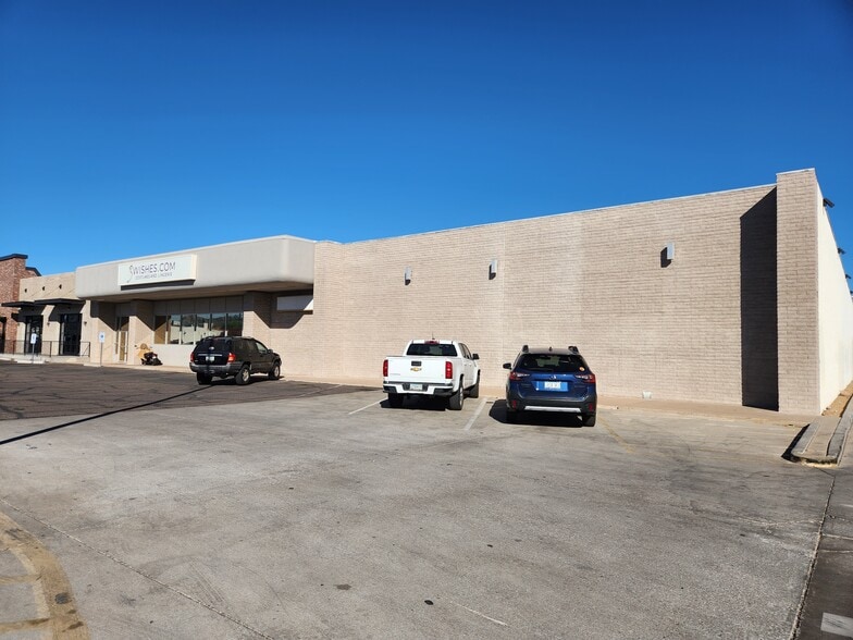 More Photos Of 3216 E Cactus Rd, Phoenix Freestanding For Sale