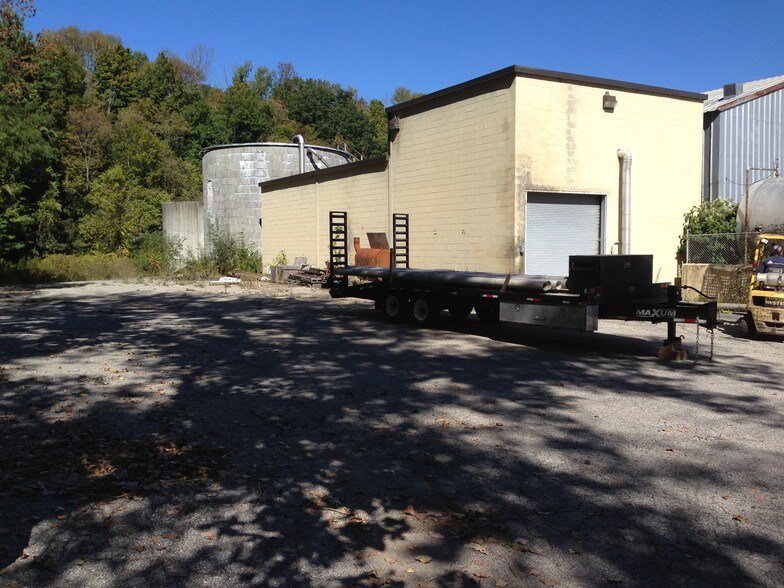 More Photos Of 157 Columbia St, Lee Warehouse For Sale