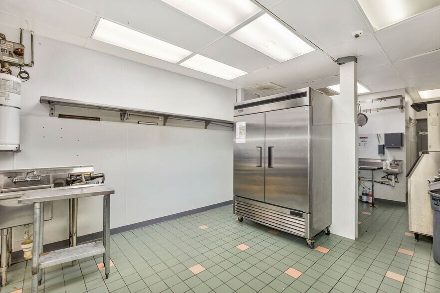 More Photos Of 4034 Hamilton Ave, Cincinnati Storefront Retail Office For Sale