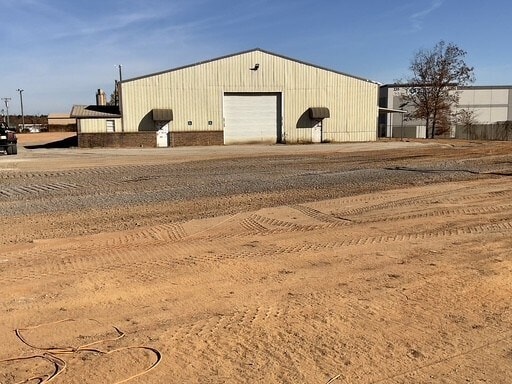 More Photos Of 524 Chucks Dr, Duncan Warehouse For Lease