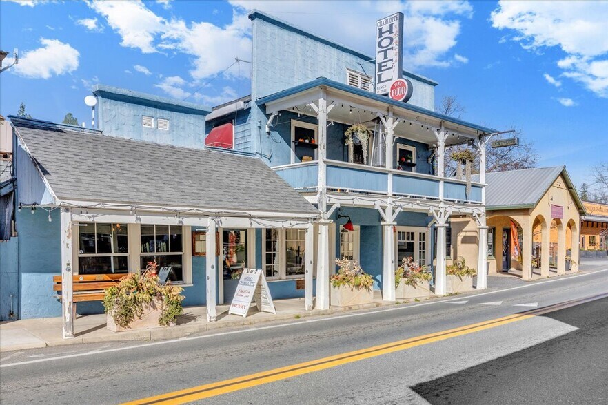 More Photos Of 18736 Main St, Groveland Hotel For Sale