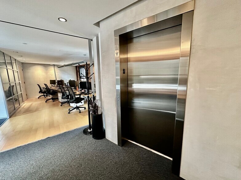 More Photos Of 12 Havemeyer Pl, Greenwich Office For Lease