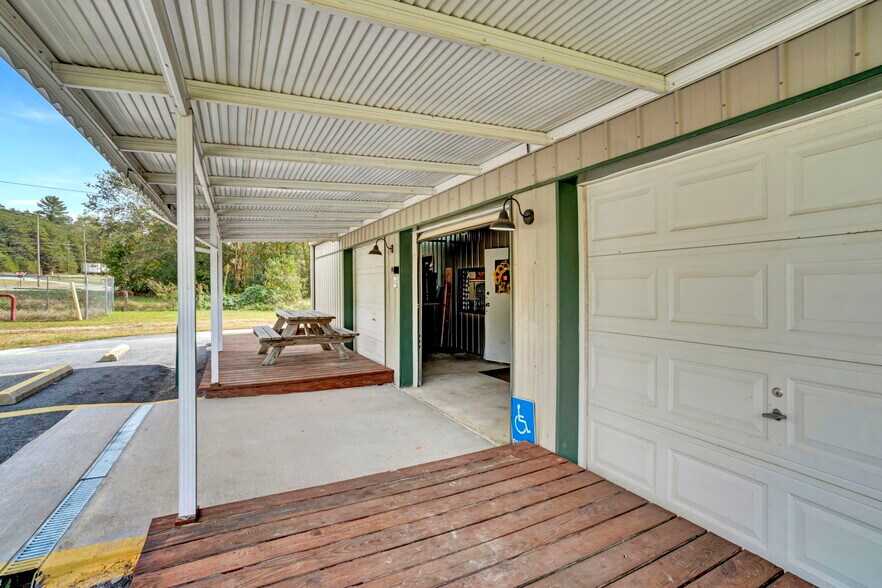 More Photos Of 4033 Geer Hwy, Cleveland General Retail For Sale