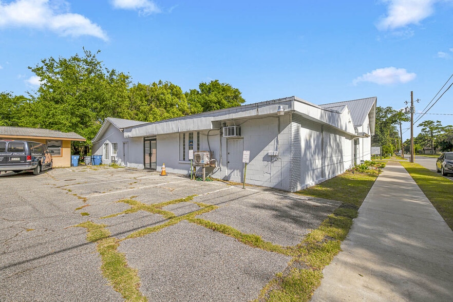 More Photos Of 2625 Reynolds St, Brunswick Flex For Sale