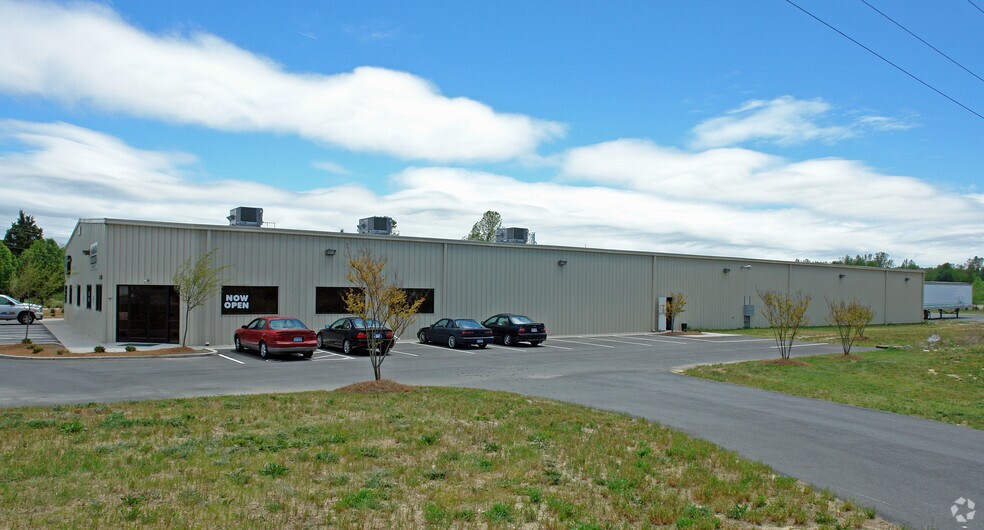 More Photos Of 2400 W Clemmonsville Rd, Winston-Salem Warehouse For Lease