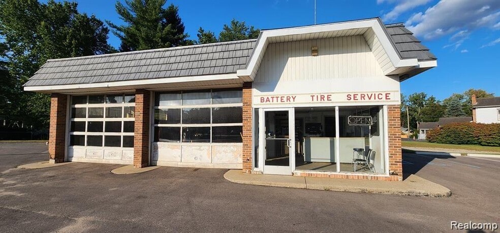 More Photos Of 509 E Main St, Pinckney Auto Repair For Sale