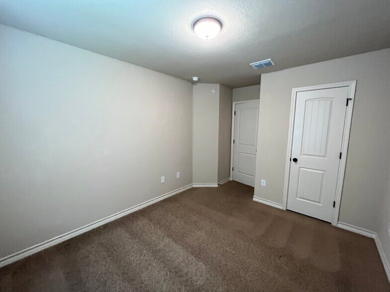 More Photos Of 13903 Annas Way, San Antonio Apartments For Sale