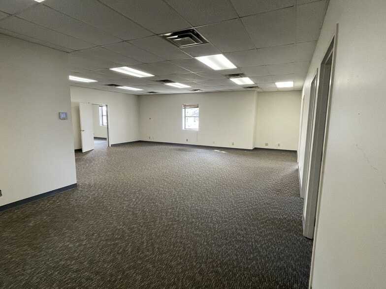 More Photos Of 8550 Bilstein Blvd, Hamilton Warehouse For Lease