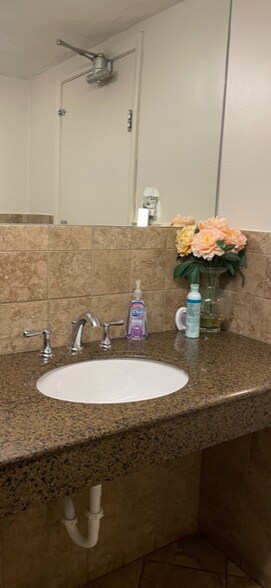 More Photos Of 456 W Frontage Rd, Northfield Office For Sale