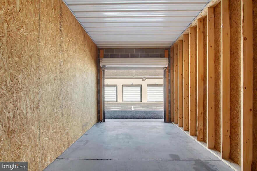 More Photos Of 370 Sheridan st, York Specialty For Sale