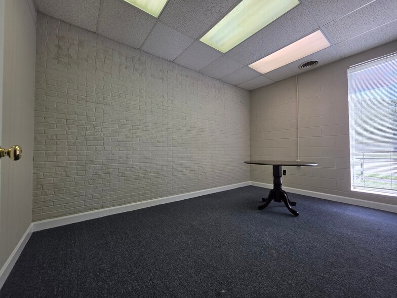 More Photos Of 404 St Andrews Dr, Greenville Office For Lease