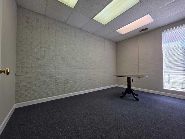 More Photos Of 404 St Andrews Dr, Greenville Office For Lease