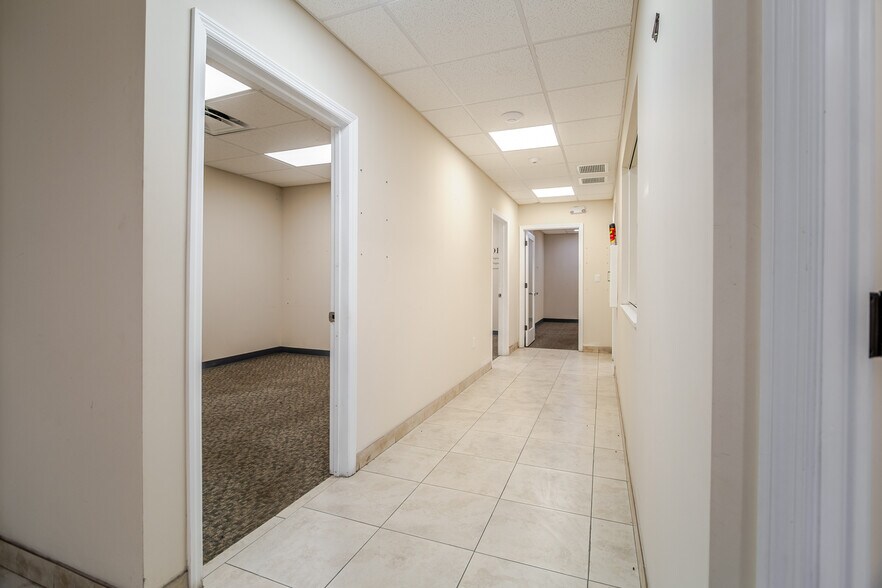 More Photos Of 1015 NW 72nd St, Miami Warehouse For Sale