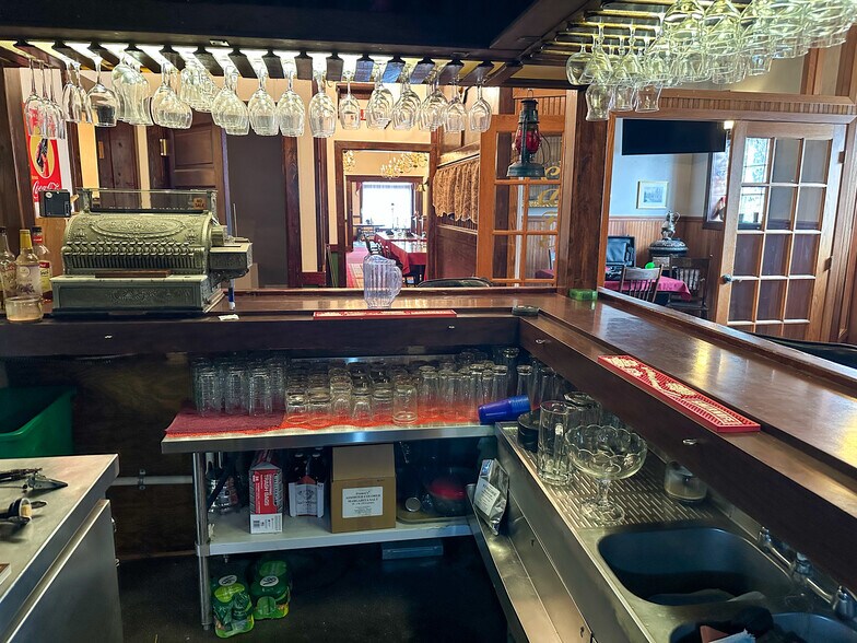 More Photos Of 211 W Kansas St, Crofton Hotel For Sale