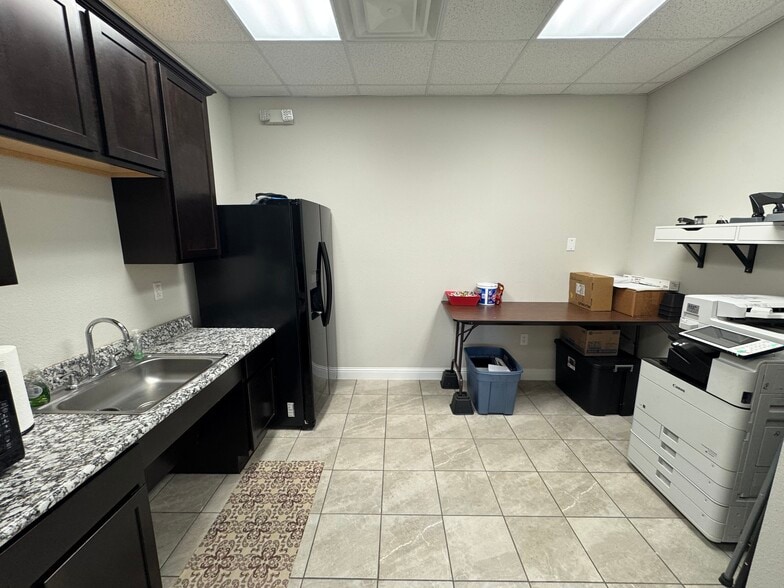 More Photos Of 1402 S Custer Rd, McKinney Office For Sale