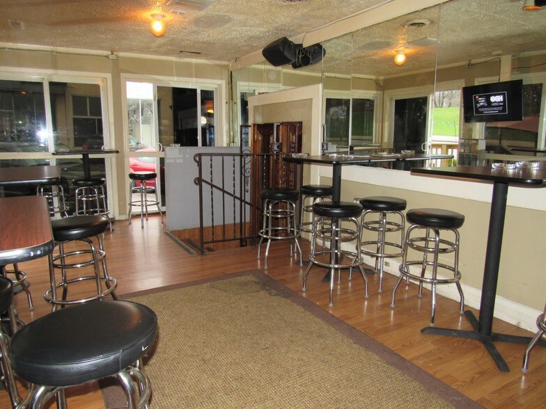 More Photos Of 451 N Main St, Akron Freestanding For Sale