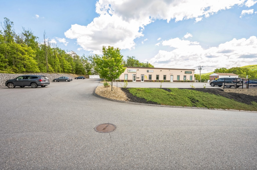 More Photos Of 50 Whalon St, Fitchburg Medical For Sale