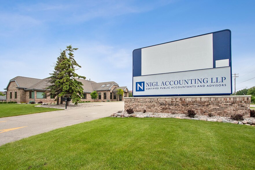 More Photos Of 2450 Witzel Ave, Oshkosh Office For Sale