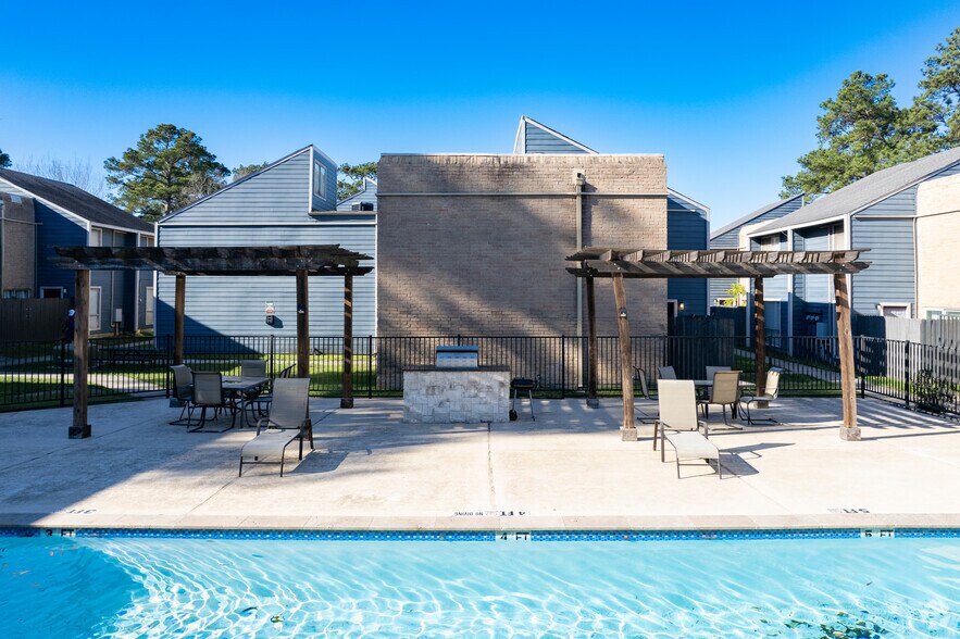 More Photos Of 311 Gladstell St, Conroe Apartments For Sale