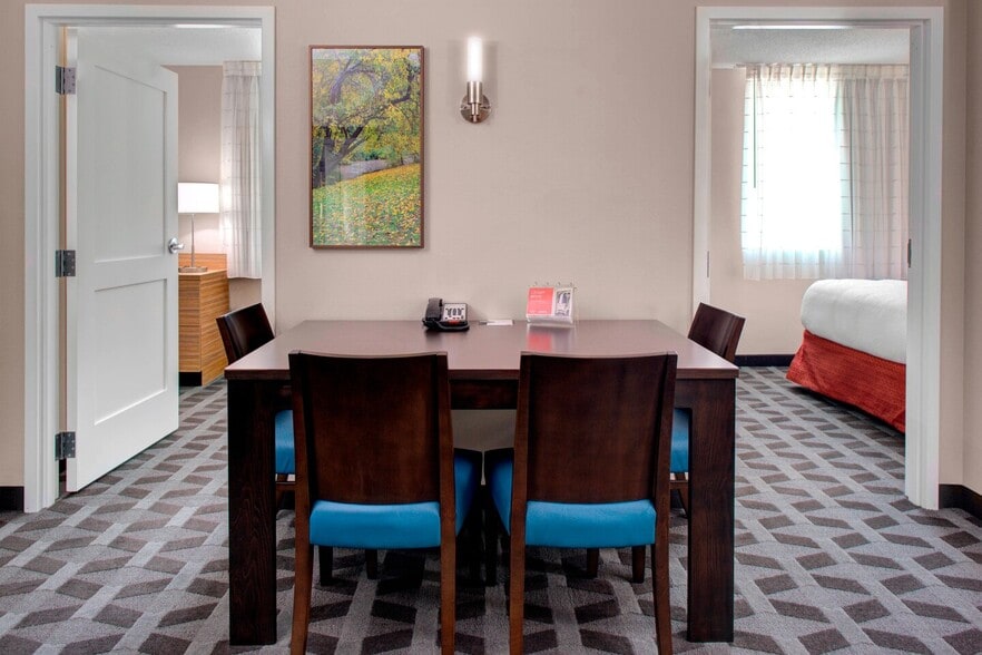 More Photos Of 415 7th St, Parkersburg Hotel For Sale