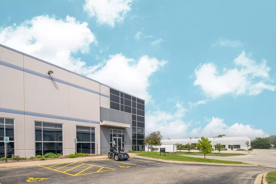 More Photos Of 5235-5325 International Dr, Cudahy Warehouse For Lease