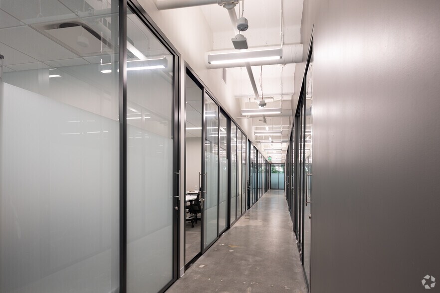 More Photos Of 100 North Point Ctr E, Alpharetta Office For Sale