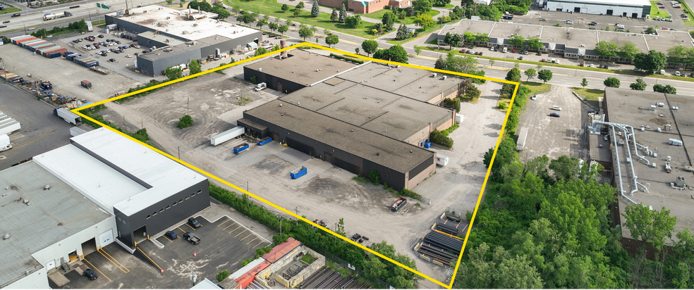 Primary Photo Of 3800 Boul Du Tricentenaire, Montréal Warehouse For Sale