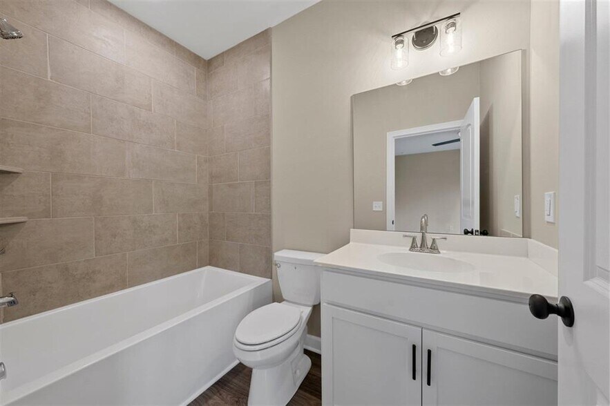 More Photos Of 721 Plano Rd, Bowling Green Apartments For Sale