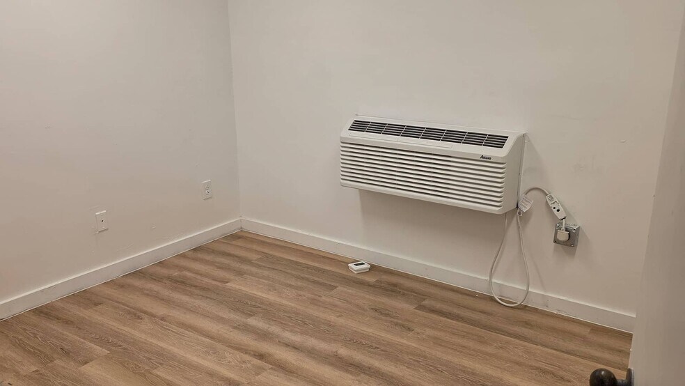 More Photos Of 808A-814 Panther Way, Hewitt Unknown For Lease
