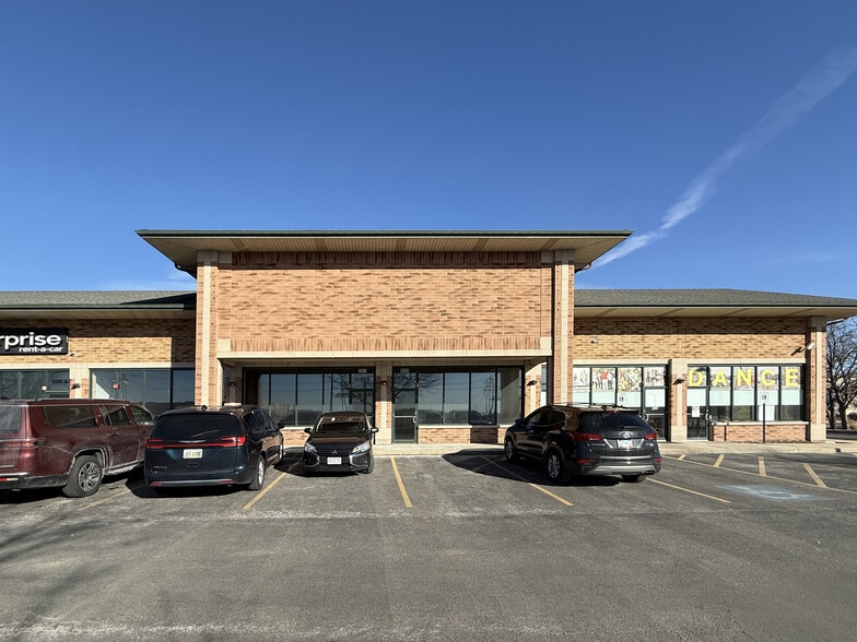 More Photos Of 2375-2399 S Randall Rd, Algonquin Freestanding For Lease