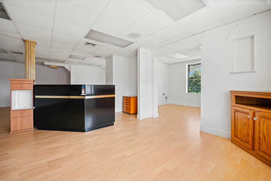 More Photos Of 238 New Britain Rd, Berlin Freestanding For Lease