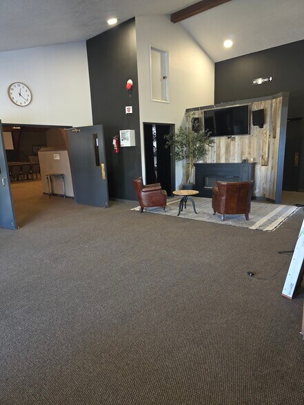 More Photos Of 215 NW 15th St, Newport Flex For Sale