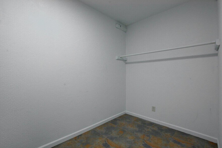 More Photos Of 6804 Agate Rd, White City Flex For Sale