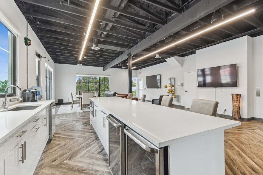 More Photos Of 1919-1925 E 6th Ave, Tampa Office For Sale