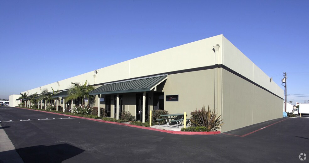 More Photos Of 16182 Gothard St, Huntington Beach Light Manufacturing For Lease