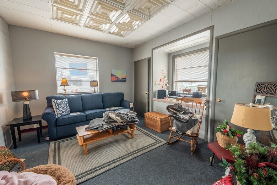 More Photos Of 337 N Main St, West Bend General Retail For Lease