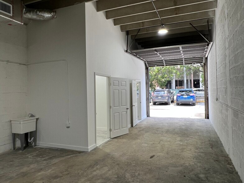 More Photos Of 1600-1616 NW 20th St, Miami Showroom For Lease