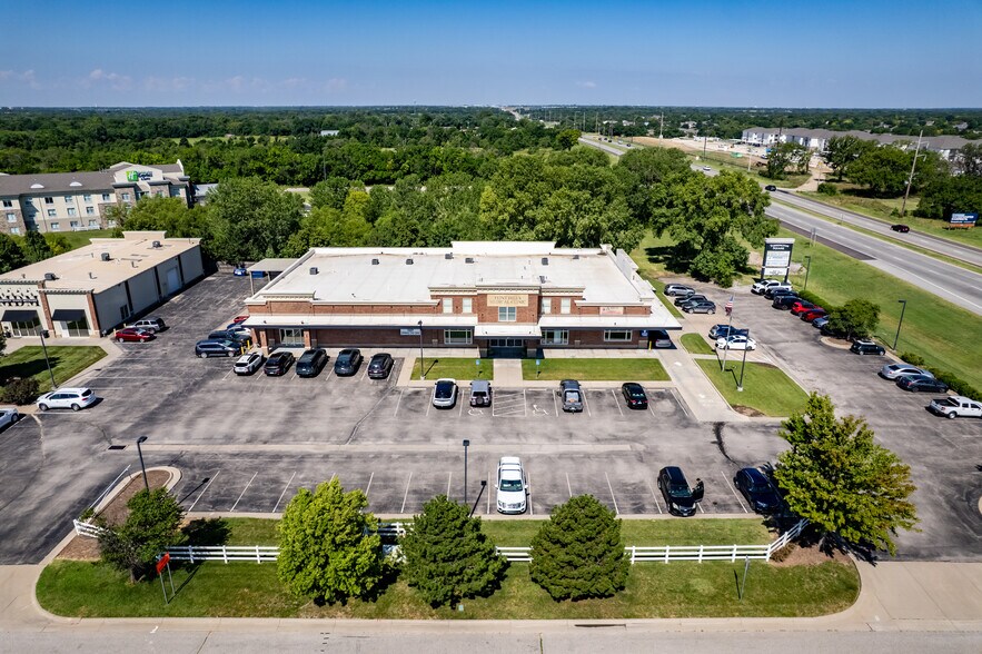 More Photos Of 307 W US Highway 54, Andover General Retail For Sale