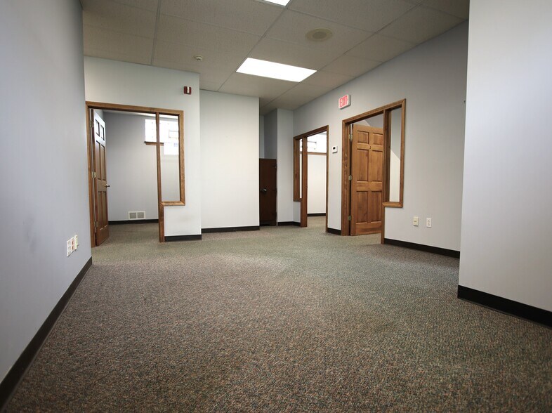 More Photos Of 326 Springside Ave, Pittsfield Office For Sale