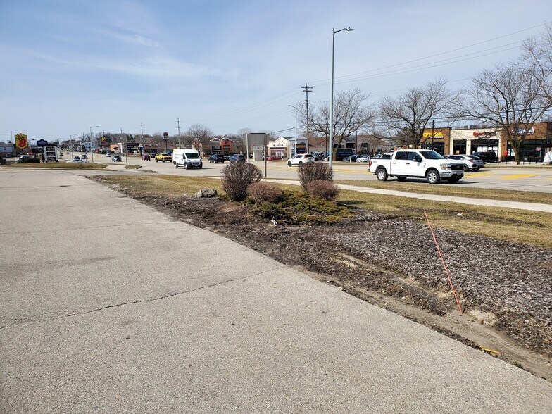 More Photos Of 1595 E Sumner St, Hartford Storefront For Sale