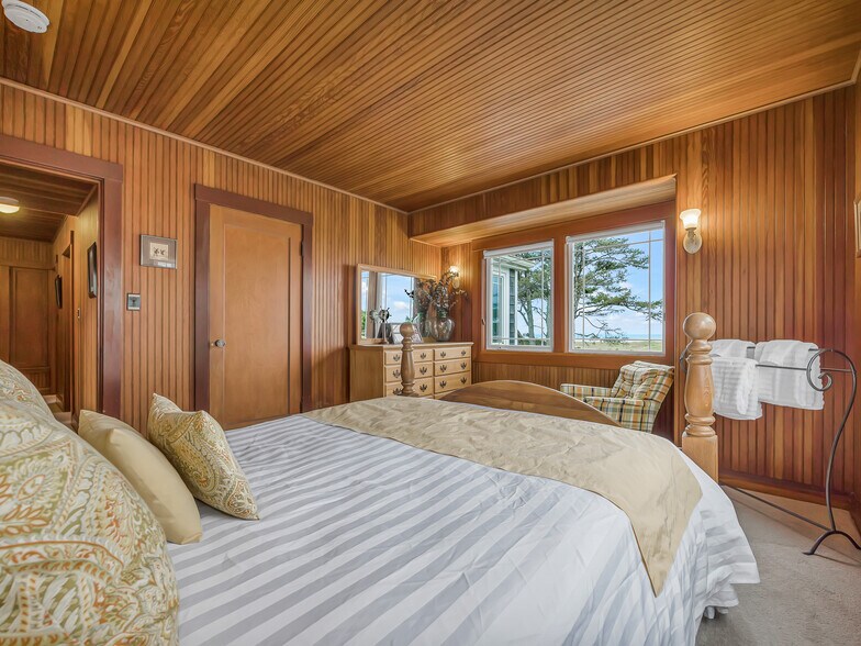 More Photos Of 1021 Promenade, Seaside Specialty For Sale