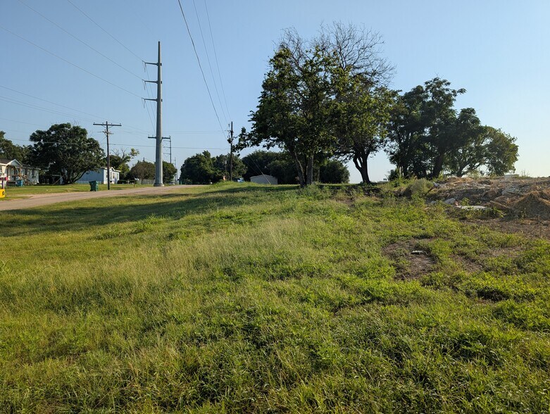 More Photos Of 16870 S Interstate 35, Bruceville Land For Sale