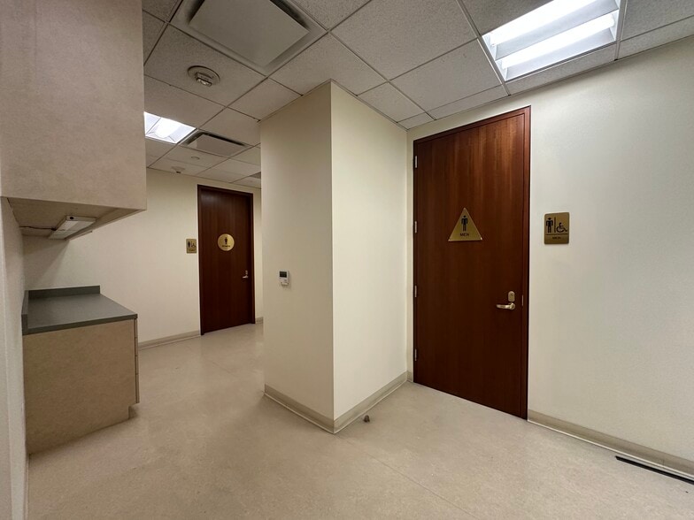 More Photos Of 888 S Figueroa St, Los Angeles Office For Lease