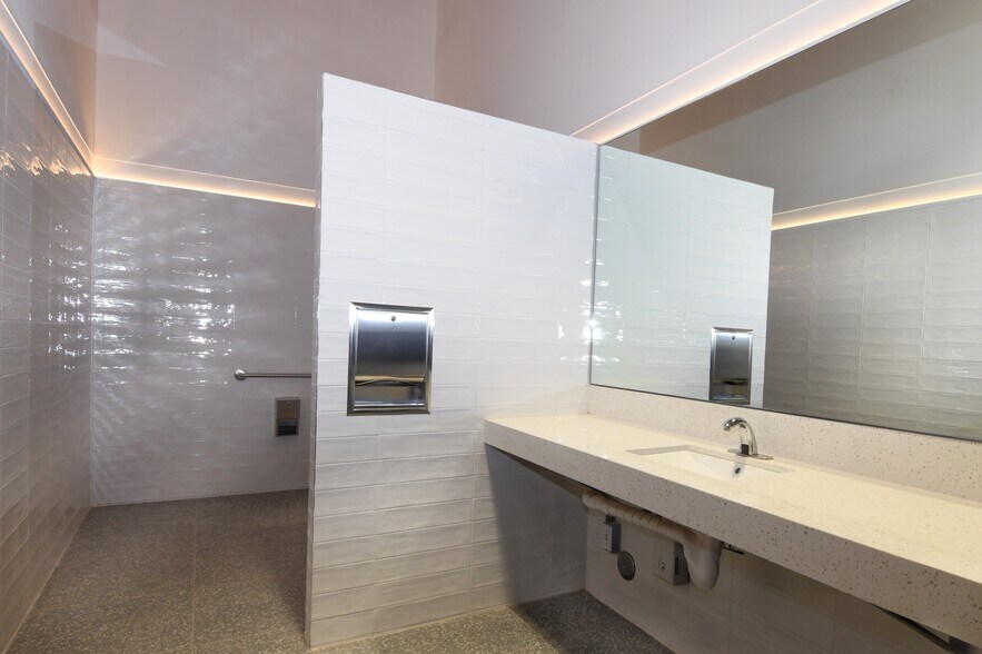 More Photos Of 1651 S Central Ave, Glendale Warehouse For Lease